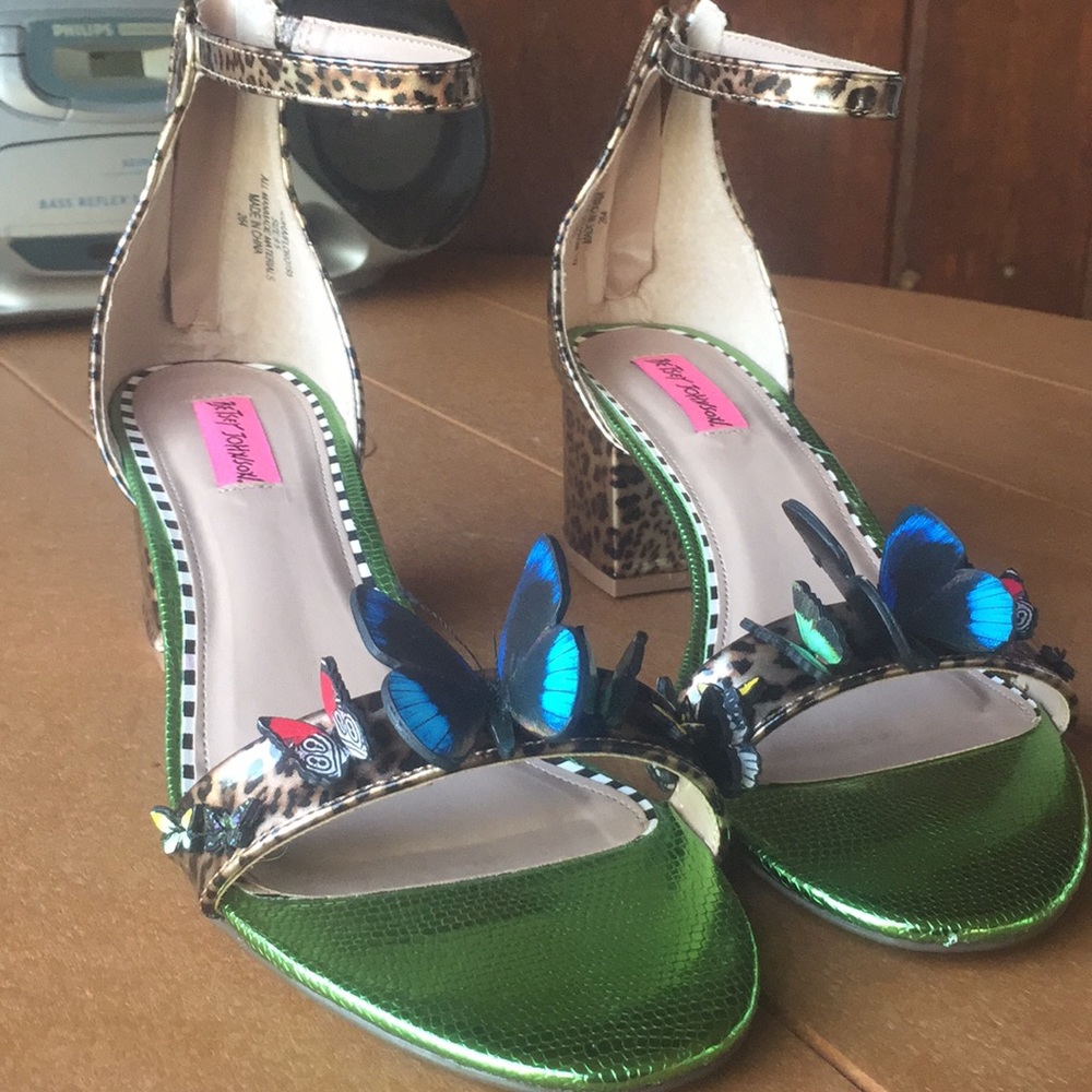 Brand new betsey Johnson butterfly heals